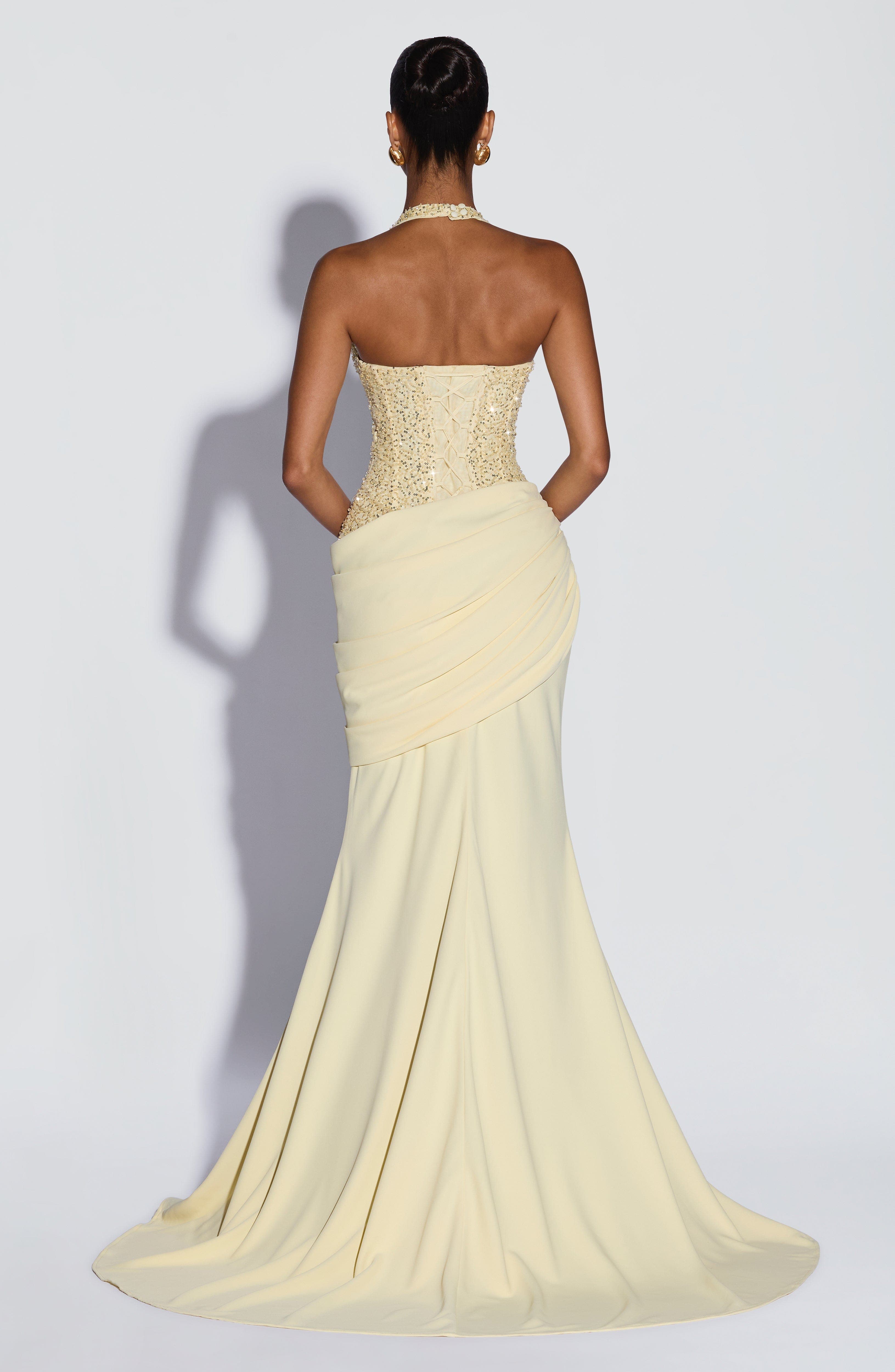 Luxe halterjurk met V-hals en  - Maxi Dress Halter recensie en prijs